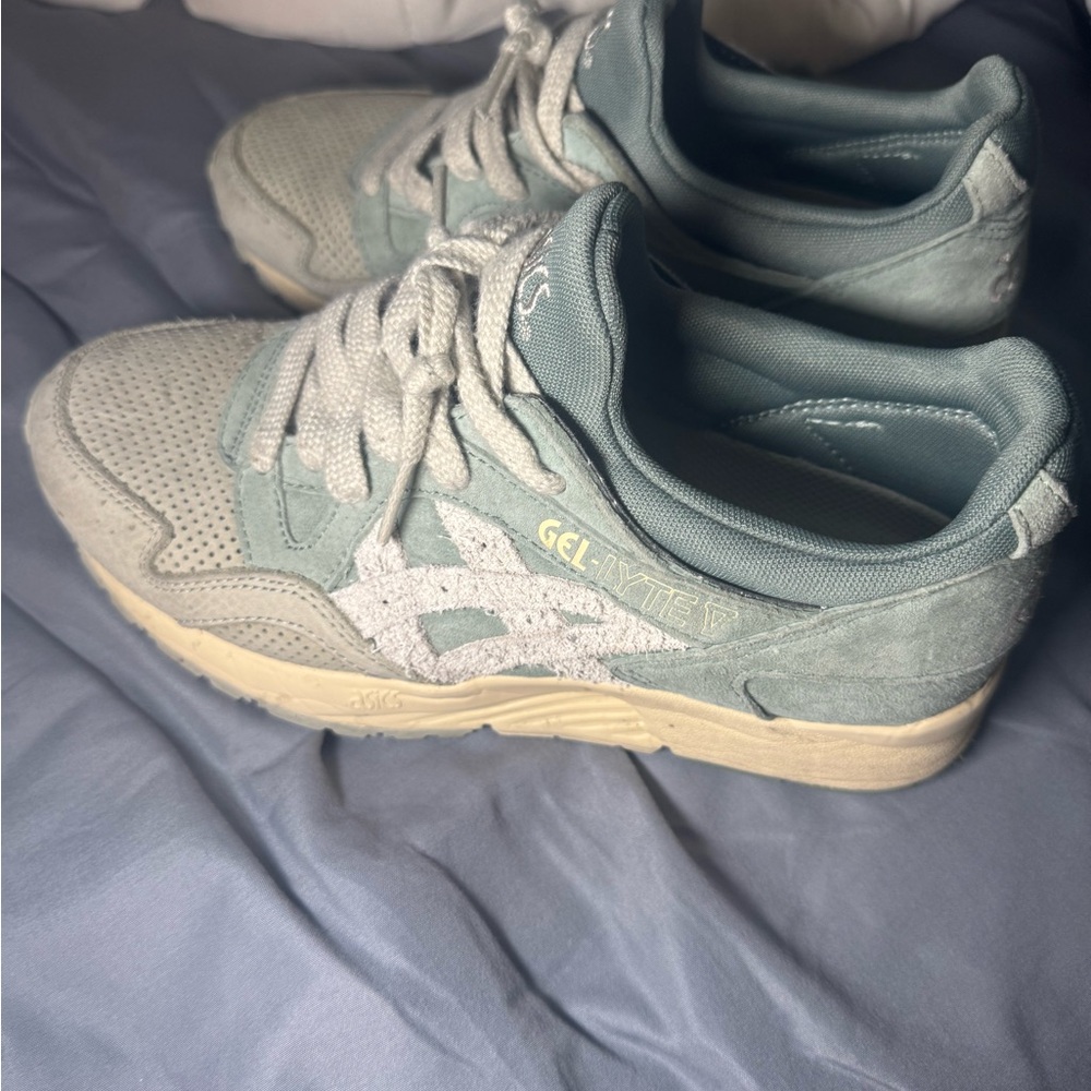 Asics Gel-Lyte V in Teal and Beige